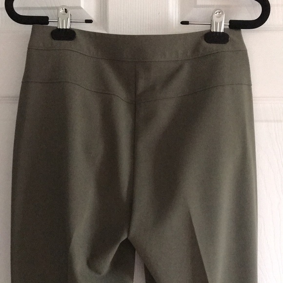 Olive Green Lightweight Capris / Pedal Pushers / Crops; Size 2 Petite - Picture 3 of 10